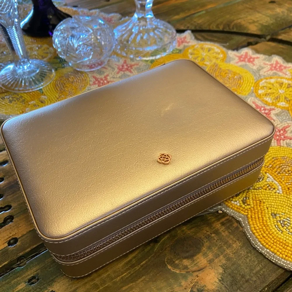 Kendra Scott Medium Travel Jewelry Case in Rose Gold Vegan Leather With Pouch